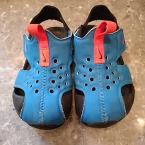 Nike size 5 sunray sandal- toddler